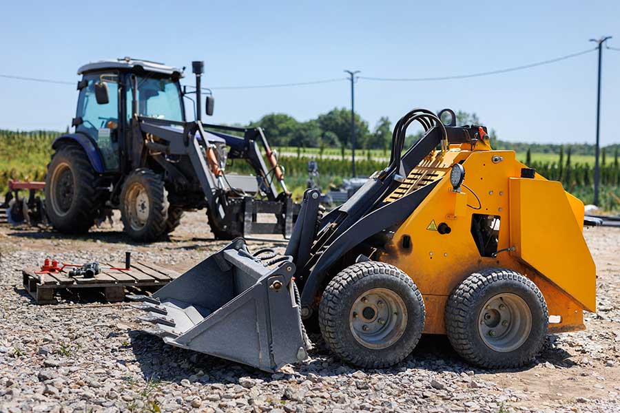 Skid Steer Loader or Mini Skid Steer – How to Choose